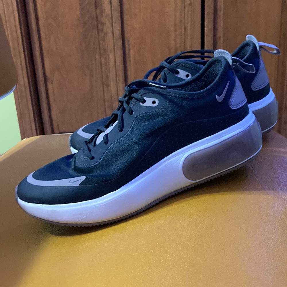 Nike Airmax sneakers. Size 7.